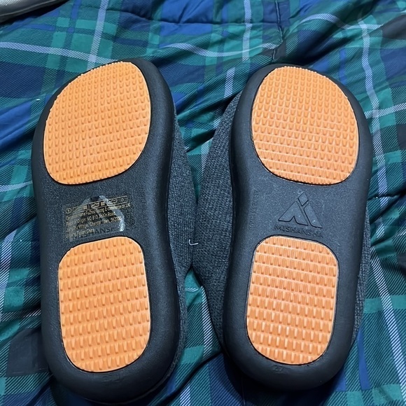 Comfy Slippers House Shoes Slip on Memory Foam Slippers men's 8 never worn - Picture 3 of 3